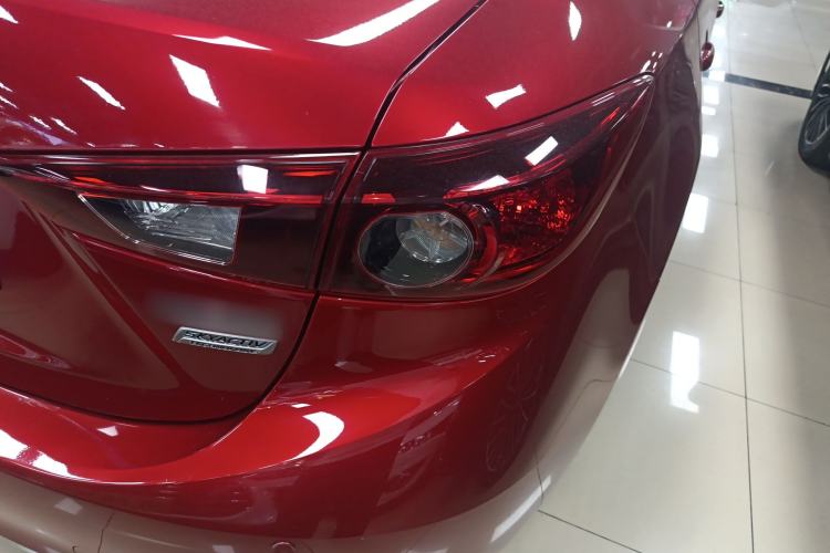 Used Mazda 3 Axela 2016 Sedan 1.5L Automatic Comfort Model
