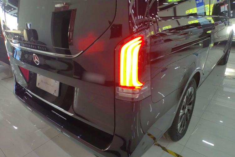 Used Mercedes-Benz V-Class 2024 V 300 Pilot Edition