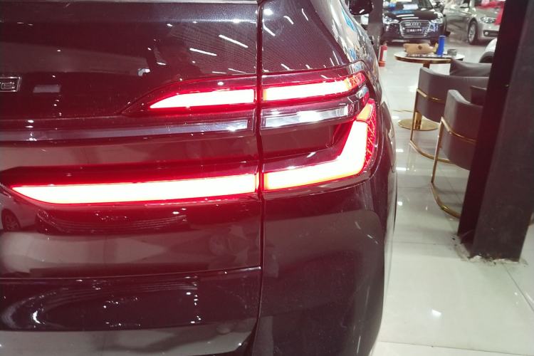 Used BMW X7 2024 xDrive40i Luxury Package – Leading Model
