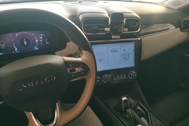 Used Lynk & Co 02 2022 1.5T DCT Shine Plus Center Console