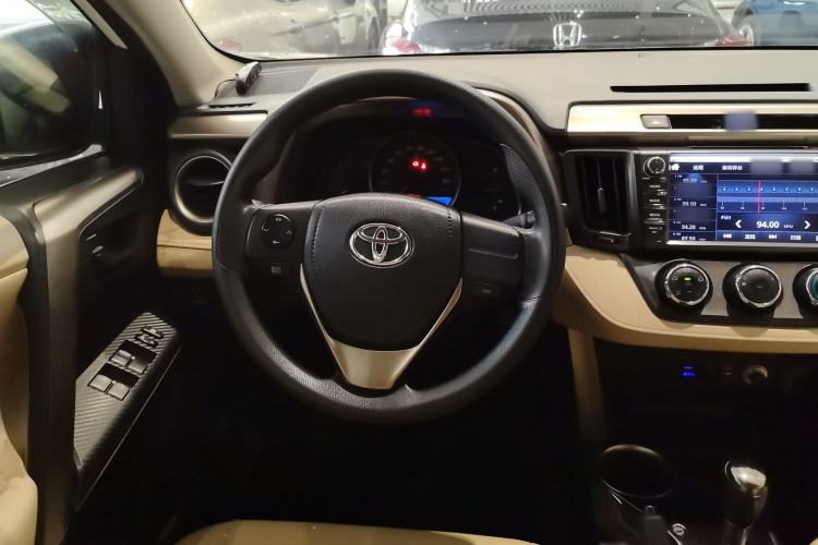 Used Toyota RAV4 2013 2.0L CVT Two-Wheel Drive Urban Edition Steering Wheel