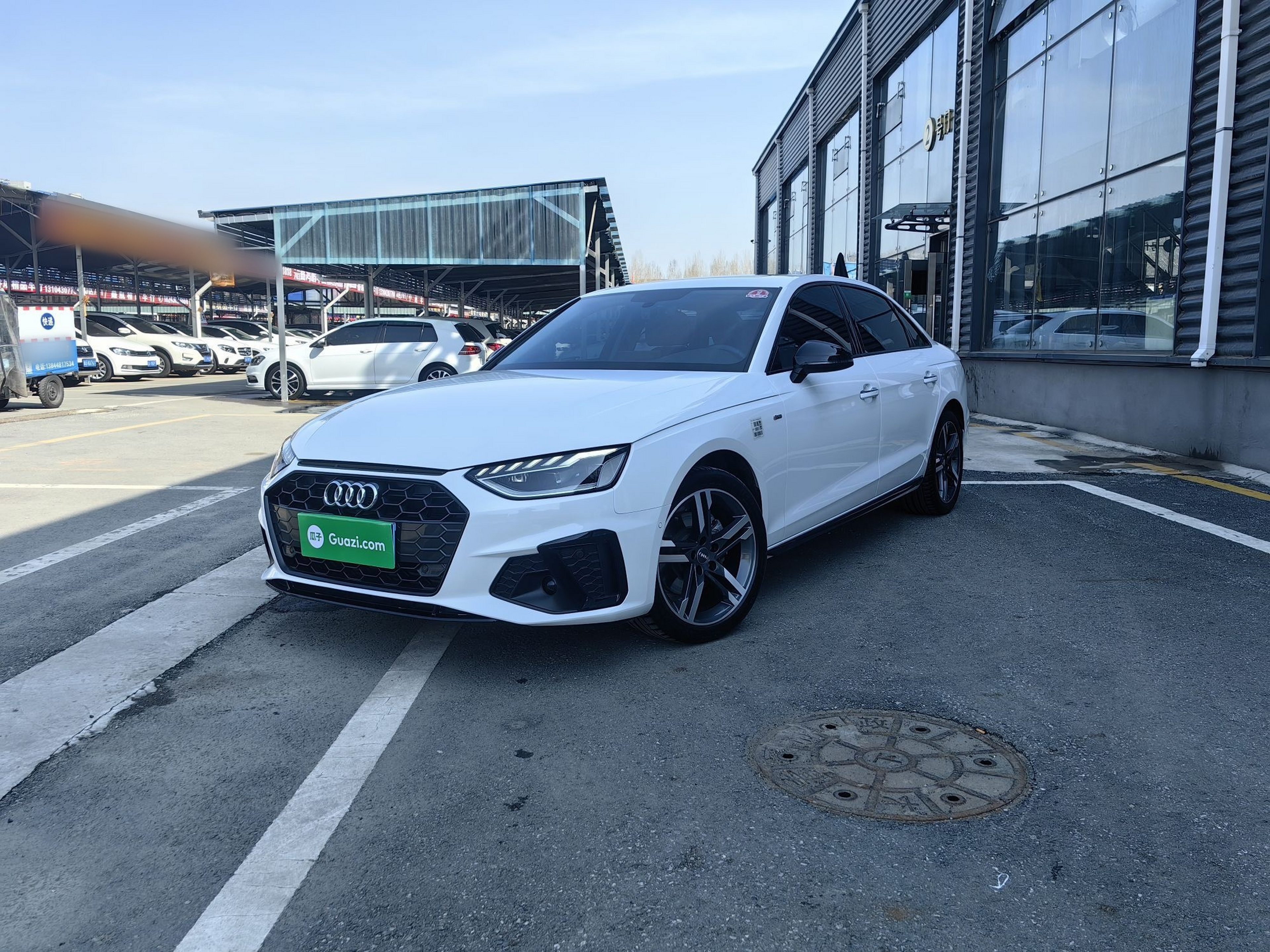 تحت مقدمة السيارة