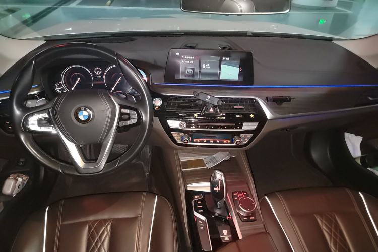 Used BMW 5 Series 2018 Facelifted 530Li Luxury Edition Premium Package Center Console