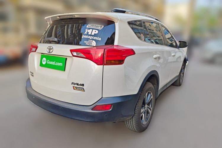 Used Toyota RAV4 2015 2.0L CVT Two-Wheel Drive Fashion Edition Rear Right 45 Deg