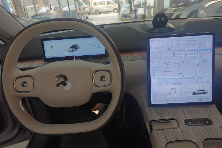 Used Nio ET7 2022 75 kWh Interior 2