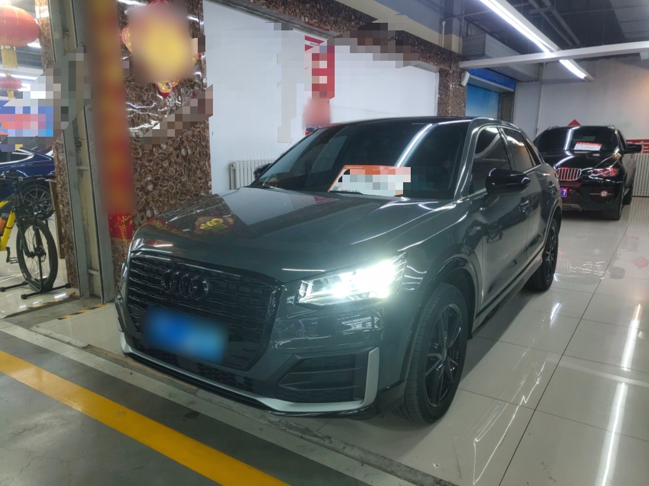 تحت مقدمة السيارة