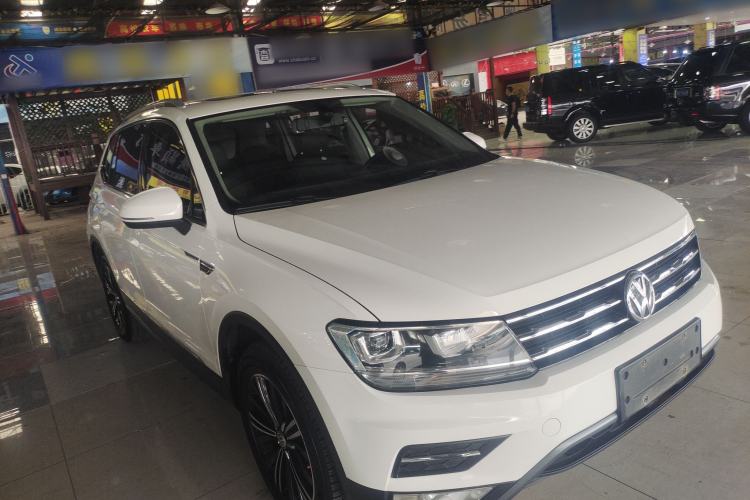 Used Volkswagen Tiguan L 2019 330TSI Automatic Two-Wheel Drive Panoramic Comfort Edition China VI Standard Front Right 45 Deg