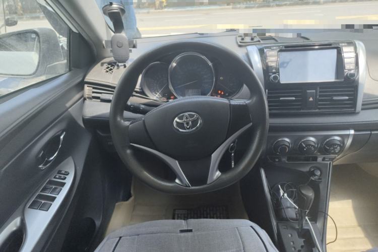 Used Toyota YARiS L Zhi Xuan 2015 1.5E Automatic Charm Edition
