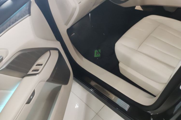 Used ONVO Luxeed L90 2025 Model—Max Six-Seater Version
