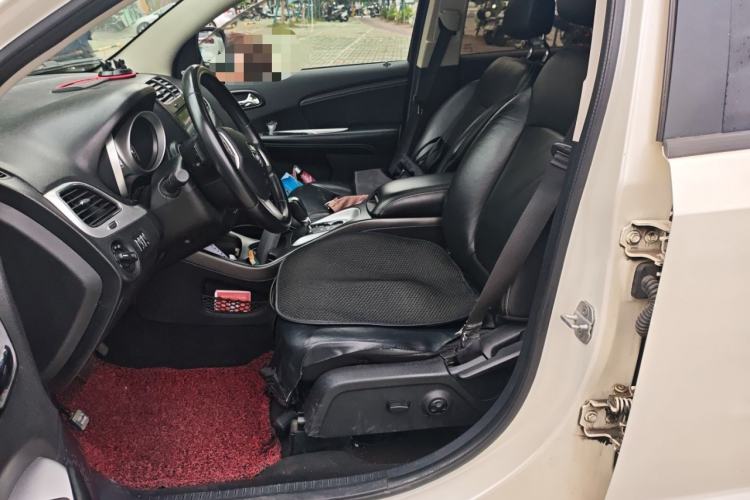 Used Dodge Journey 2013 2.4L Two-Wheel Drive Luxury Version
