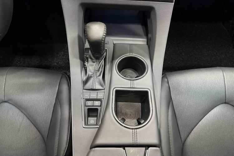 Used Toyota Avalon 2019 Dual-Engine 2.5L Luxury Edition China VI Standard