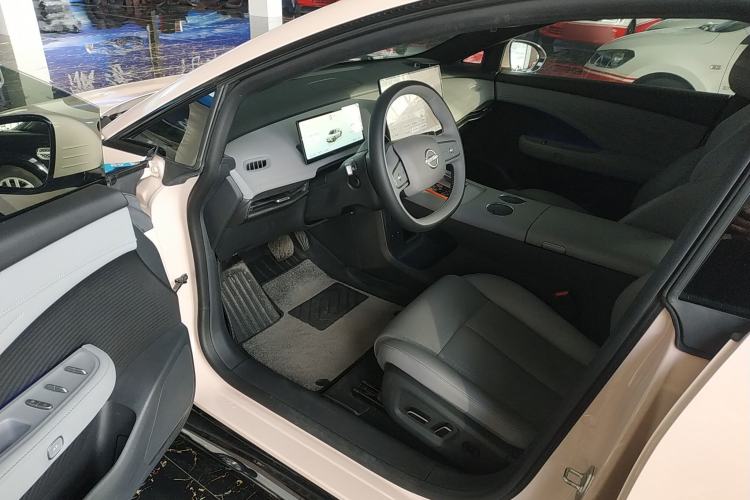 Used Nissan N7 2025 625 Max Interior 3