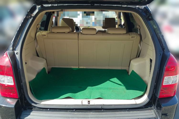 Used Hyundai Tucson 2006 2.0L Automatic 2WD Comfort Edition Trunk