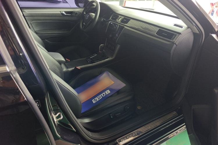 Used Volkswagen Passat 2017 330TSI DSG Luxury Edition Right Front Seat