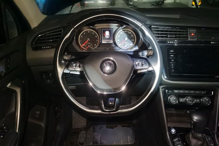 Used Volkswagen Tiguan L 2019 Revised 330TSI Automatic Two-Wheel Drive Smart & Luxury Edition China VI Standard Steering Wheel