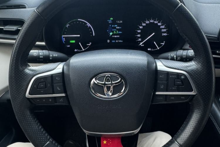 Used Toyota SIENNA 2021 2.5L Hybrid Premium Edition Interior 2