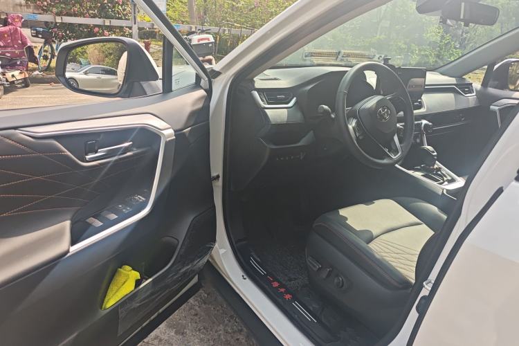 Used Toyota RAV4 2024 2.0L CVT Two-Wheel Drive Fashion Plus Edition Driver Seat