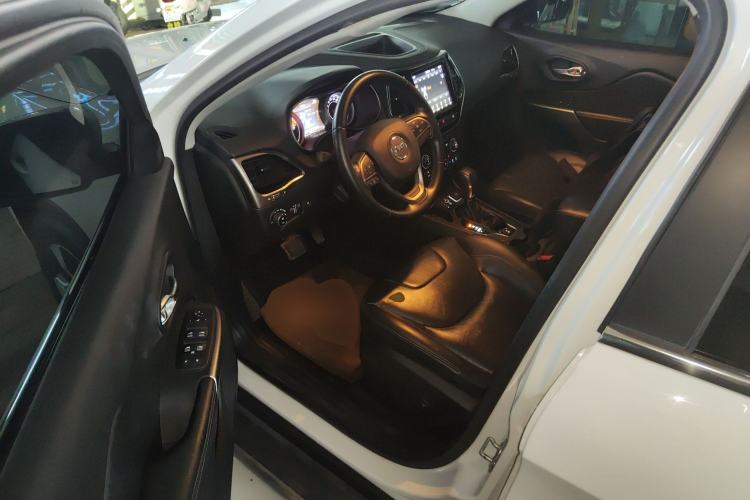 Used Jeep Cherokee 2019 2.0T 2WD Enjoyment Edition China V
