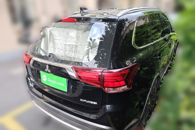 Used Mitsubishi Outlander 2018 2.0L Two-Wheel-Drive Jiale Edition 7-Seater Rear Right 45 Deg