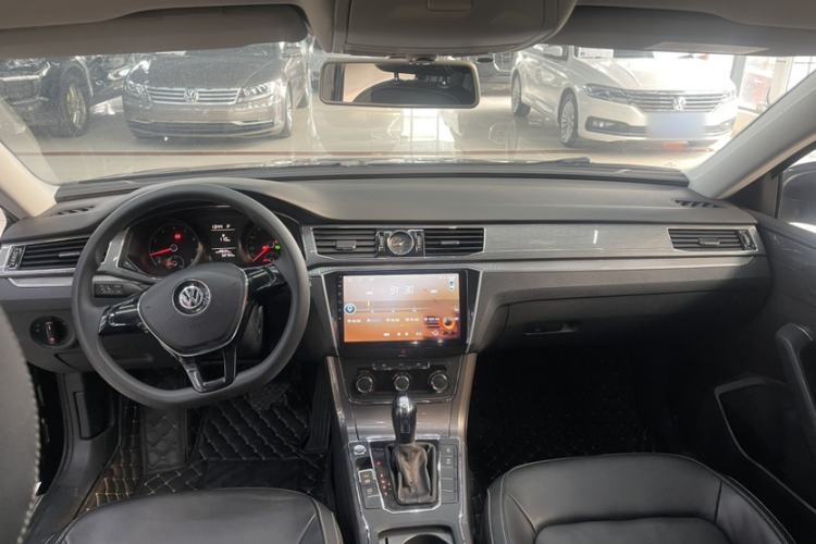 Used Volkswagen Passat 2015 1.8TSI Automatic Prestige Edition
