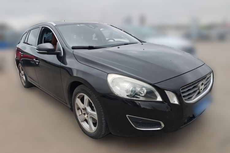 Used Volvo V60 2013 T5 Zhiya Edition Front Right 45 Deg