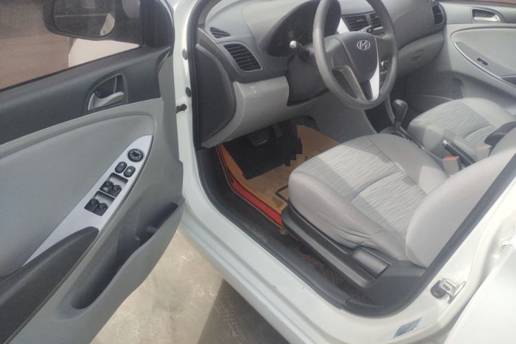 Used Hyundai Verna (older generation) 2014 1.4L Automatic Smart GLS Driver Seat