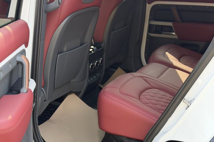 Used Land Rover Defender 2021 110 P400 SE