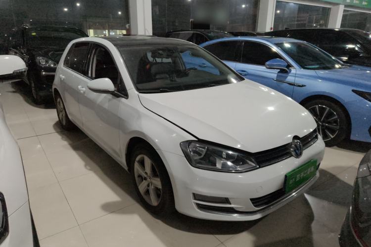 Used Volkswagen Golf 2014 1.4TSI Automatic Luxury Model Front Right 45 Deg