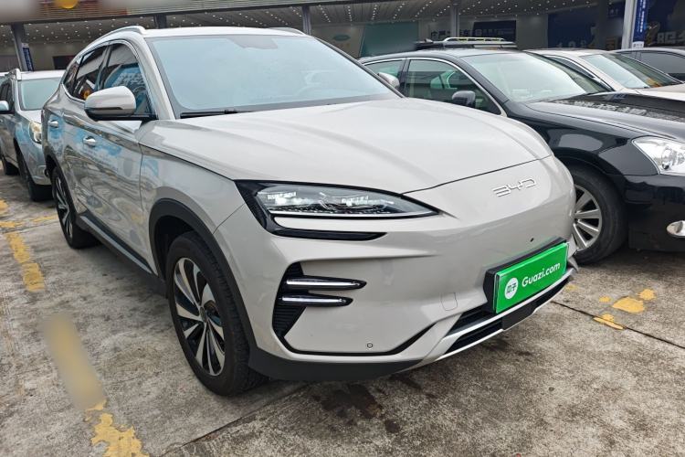 Used BYD Song PLUS New Energy 2023 Champion Edition EV 520KM Prestige Model
