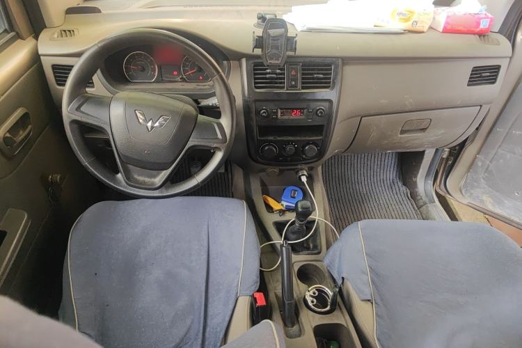 Used Wuling Rongguang V 2019 1.5L Practical Model China VI LAR Center Console