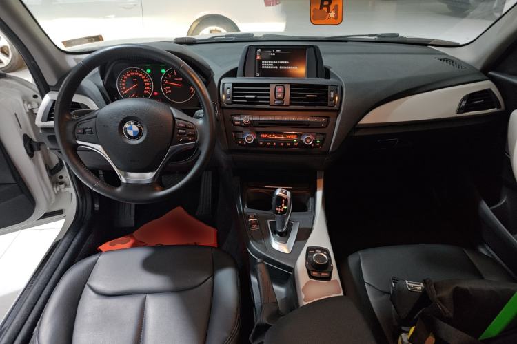 Used BMW 1 Series 2013 Facelifted 118i Leading Edition Center Console