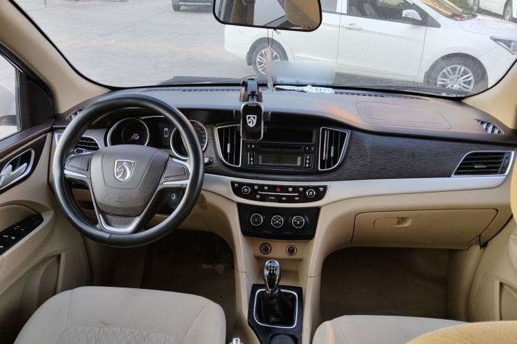 Used Baojun 730 2016 Revised 1.5L Manual Standard Version 7 Seats China V Emission Standard
