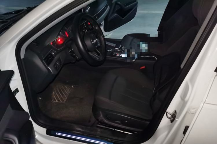 Used Audi A4L 2019 40 TFSI Ambition China VI Driver Seat