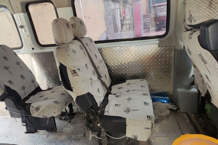 Used SAIC MAXUS Xintu V80 2021 2.0T Manual Classic Aoyuntong 139 PS Mid-axle Mid-roof 6/7/8/9-Seater Left Rear Seat