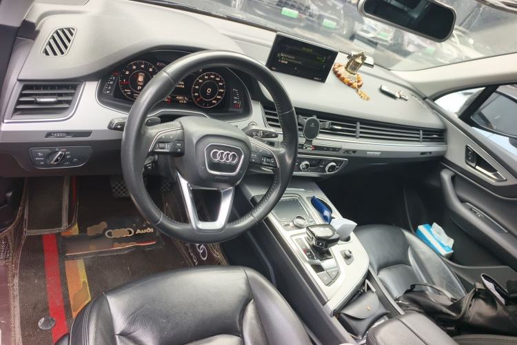 Used Audi Q7 2018 40 TFSI Comfort Model
