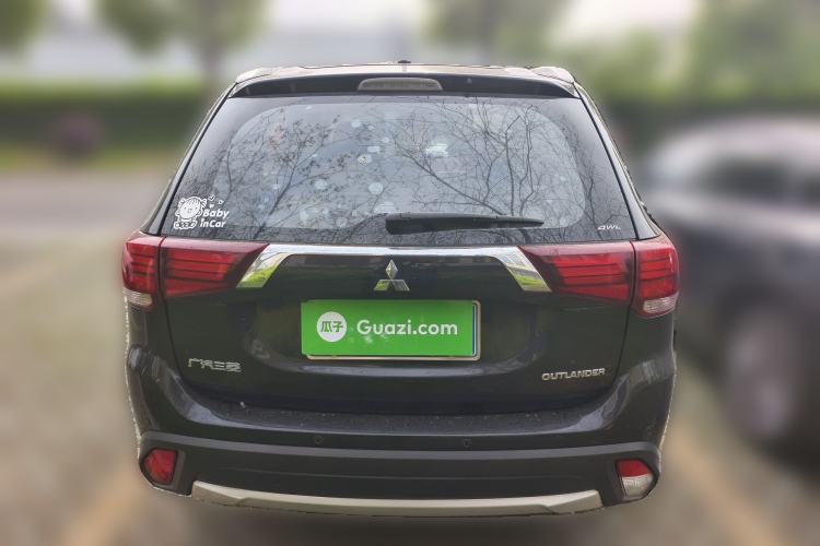 Used Mitsubishi Outlander 2016 2.4L 4x4 Luxury Edition 7-Seater
