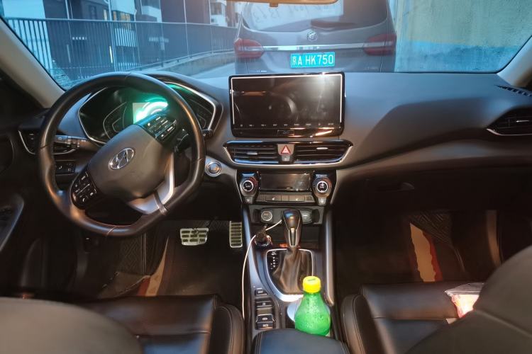 Used Hyundai Lafesta 2019 280TGDi Smart Speed Version China VI Standard Center Console