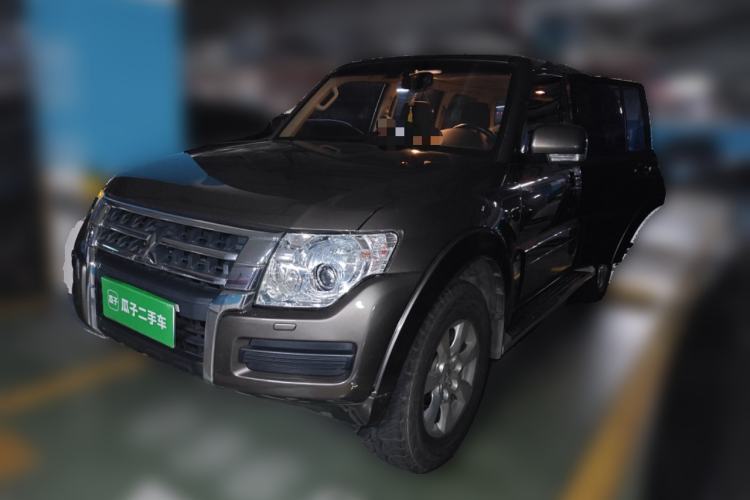Used Mitsubishi Pajero 2015 3.0L Automatic Luxury Version China IV Standard