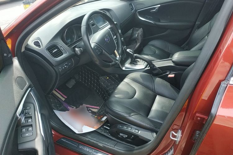 Used Volvo V40 2015 1.6T Zhiya Edition Driver Seat