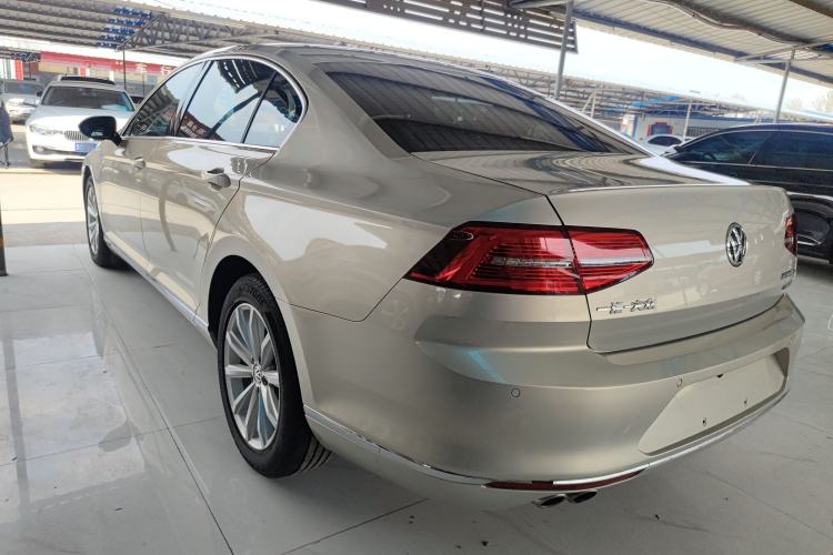 Used Volkswagen Magotan 2017 330TSI DSG Leading Model Rear Left 45 Deg