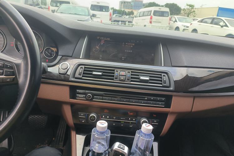 Used BMW 5 Series 2014 528Li Leading Model Center Console