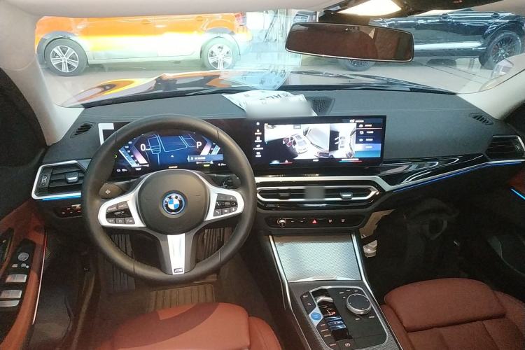 Used BMW i3 2024 eDrive 40 L Midnight Edition Center Console