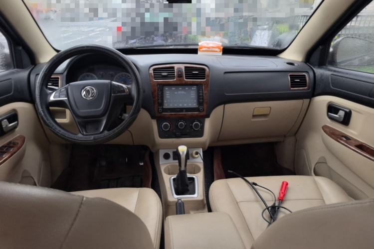 Used Dongfeng Fengon 330 2016 1.5L Manual Enjoyment Model DK15 Center Console