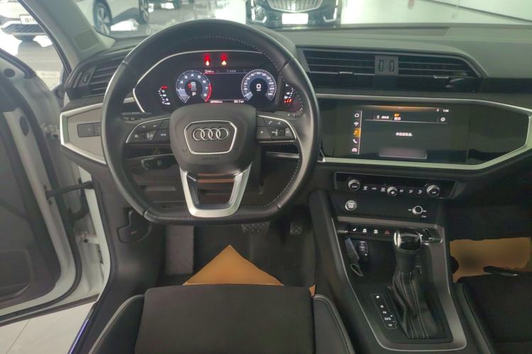 Used Audi Q3 2020 35 TFSI Fashion Dynamic Model Steering Wheel