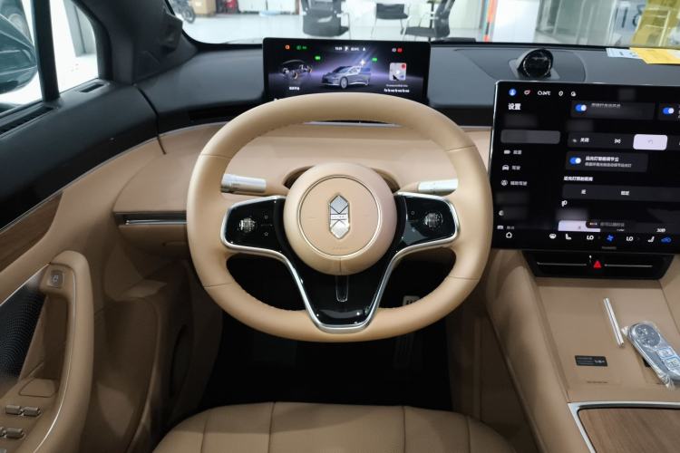 Used Hima Luxeed R7 2026 Model Pure Electric Max Steering Wheel