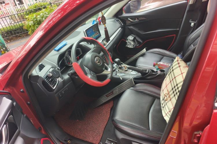 Used Mazda 3 Axela 2016 Sedan 1.5L Automatic Comfort Model