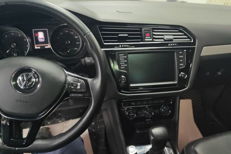 Used Volkswagen Tiguan L 2017 330TSI Automatic Two-Wheel Drive Luxury Edition
