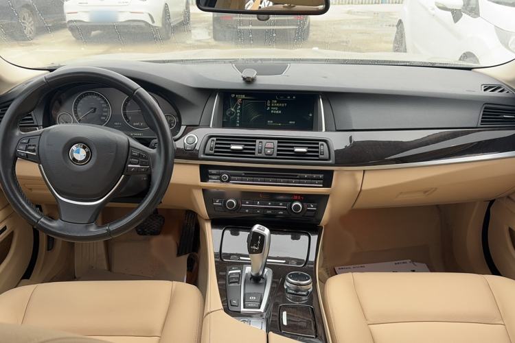 Used BMW 5 Series 2014 528Li Leading Model
