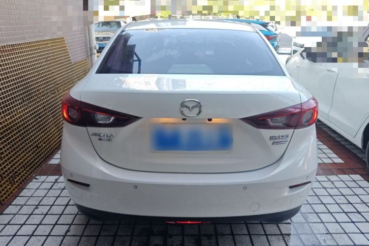 Used Mazda 3 Axela 2016 Sedan 1.5L Automatic Luxury Model
