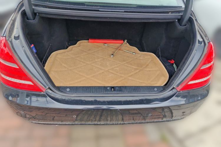 Used Mercedes-Benz S-Class 2010 S 400 L HYBRID Trunk